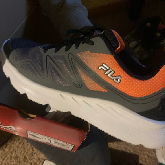 Gym shoes - Picture 2 of 3